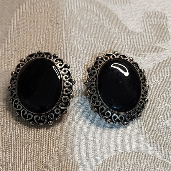Vintage Black Glass Cabochon Clip-On Earrings Ornate Silver  Filigree Victorian - Picture 6 of 12